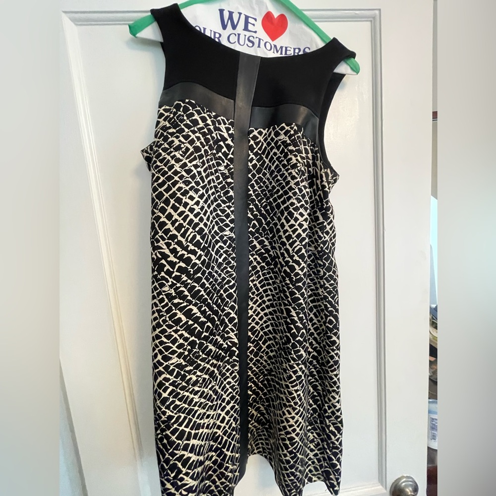 Alice & Trixie Sz S Shift Dress with Faux Leather Detail. Pre-Owned Condition!